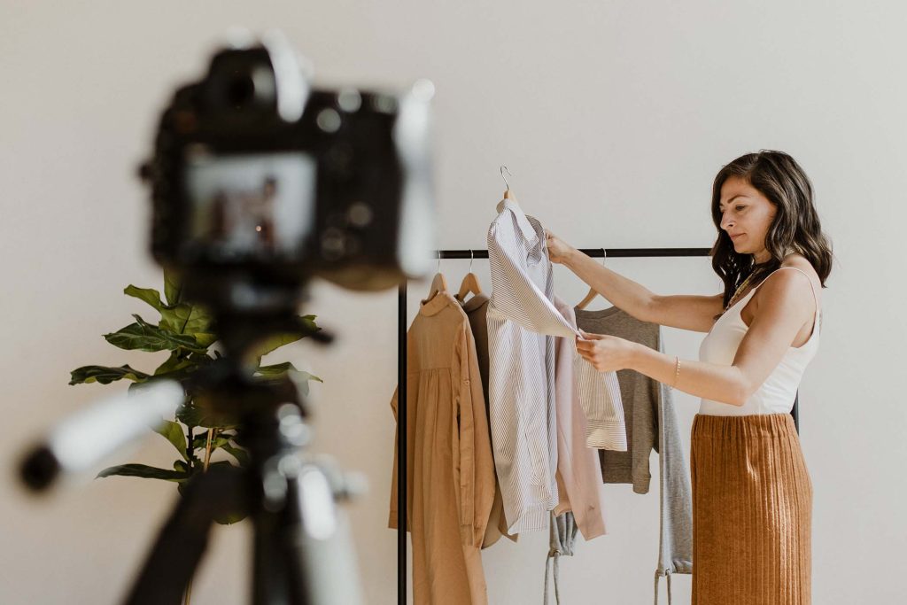 fashion-stylist-working-with-clothes-A67ULEW.jpg